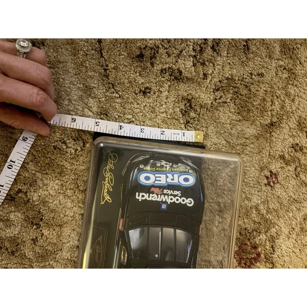 Revell 1:24 Dale Earnhardt Chevy Monte Carlo #3 Oreo Diecast w/ Case Stand